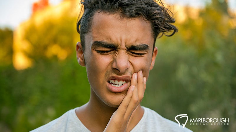 When do I need to go to the dentist about my tooth pain? - NE Calgary Emergency Dentist